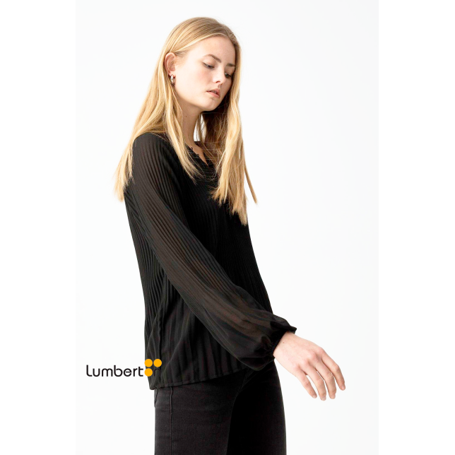 Blusa negra plisada cuello mao... Blusa negra plisada cuello mao...