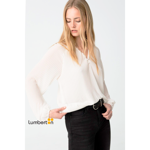 Blusa blanca olisada cuello...