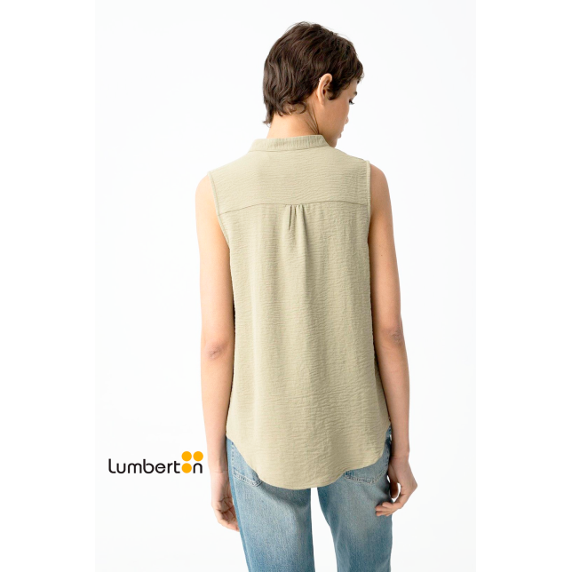 Blusa sin mangas fluida verde oliva...