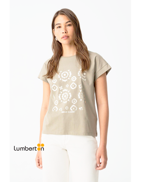 Camiseta verde con estampado frontal dorado KIKAV