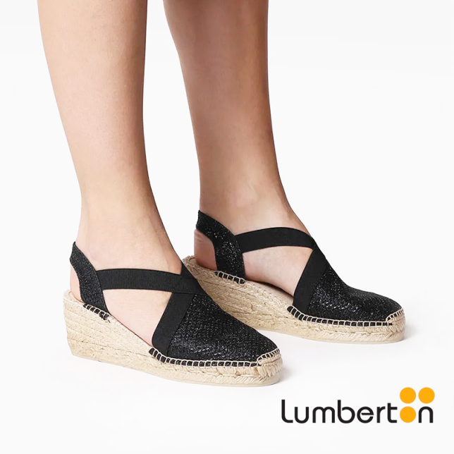 Sandalia de cuña negra + detalle...