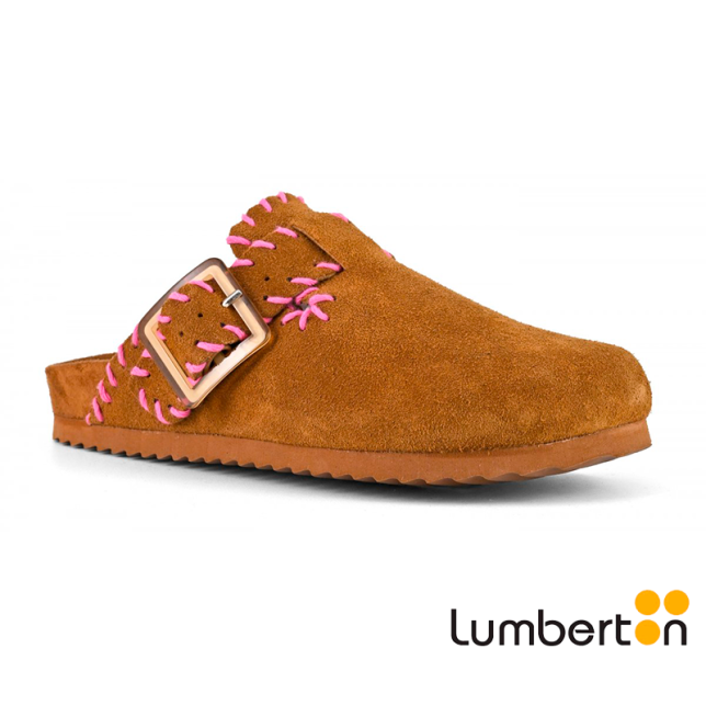 Zueco marrón con detalle costura rosa...