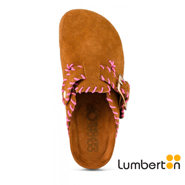 Zueco marrón con detalle costura rosa...