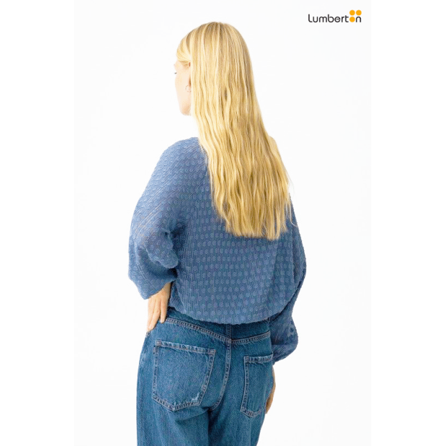 Blusa de gasa azul con lunares e hilo...