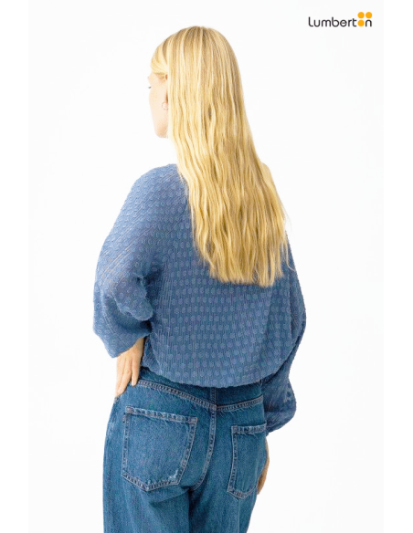 Blusa de gasa azul con lunares e hilo doradoSANTACLA