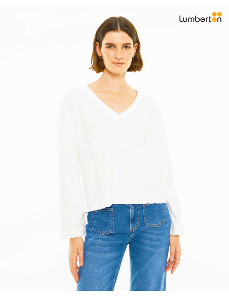 Camiseta blanca con c/pico detalles desfiladosCT709