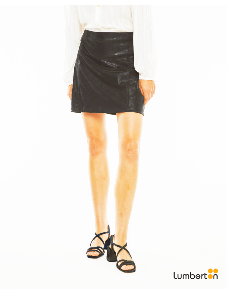 Falda corta con costuras adelanterasFAO11