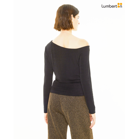 Camiseta negra asimétrica... 2