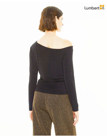 Camiseta negra asimétrica con detalle cut out escoteCTN25