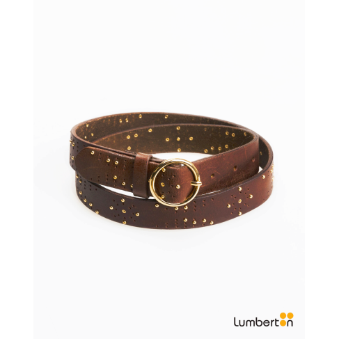 Cinturón de piel con tachas...