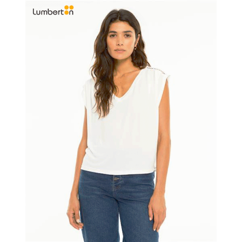 Camiseta pico con detalle...