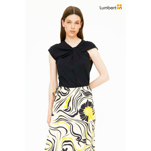 Camiseta negra anudada11226...