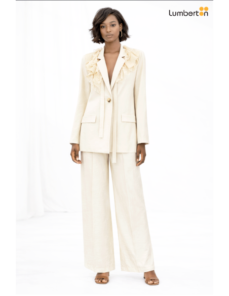 Traje Beige Solapas Fruncidas EncajeNAE Dixie