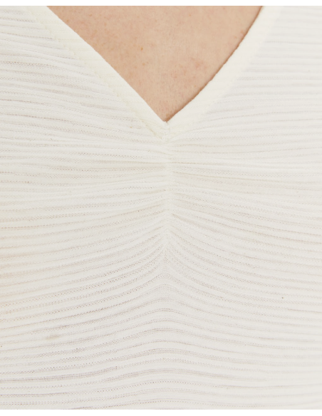 Camiseta escote pico con frunce crudo CTO18