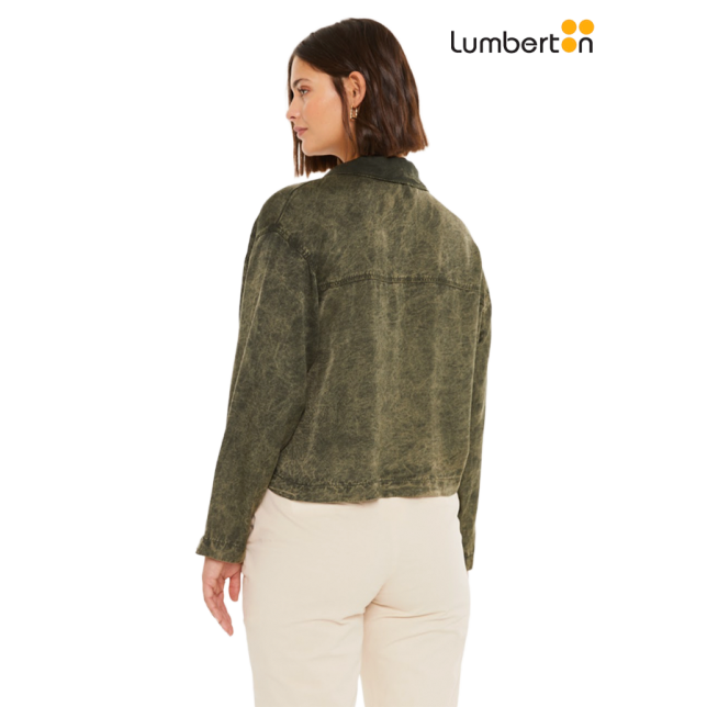Camisa satinada con bolsillos delanteros