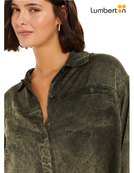 Camisa satinada con bolsillos delanteros