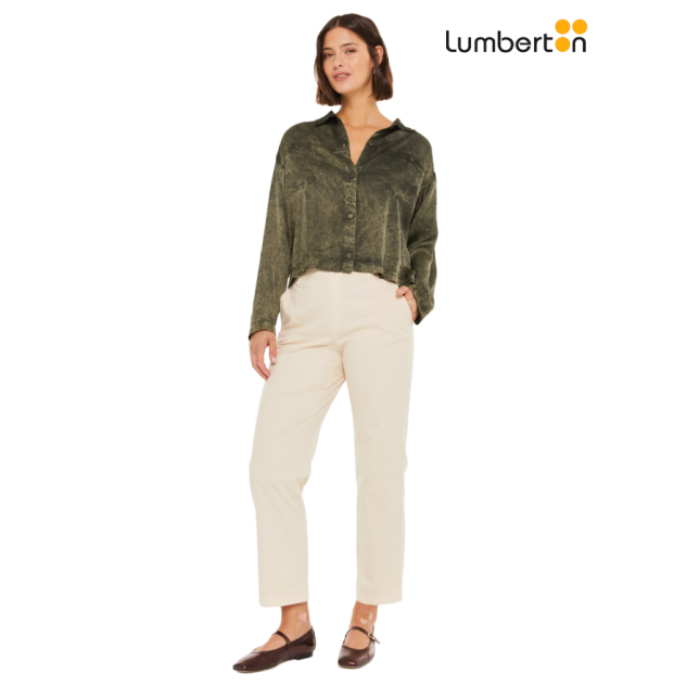 Camisa satinada con bolsillos delanteros