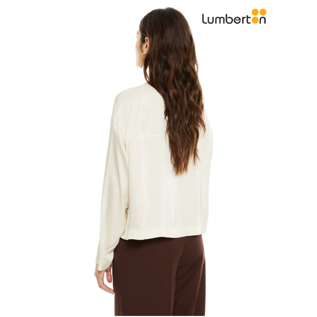 Camisa satinada con bolsillos...