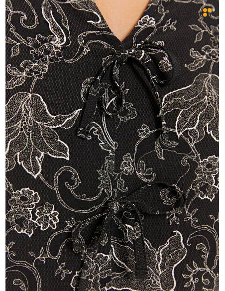 Blusa Gris Oscuro  Estampado Floral BlancoAO52N