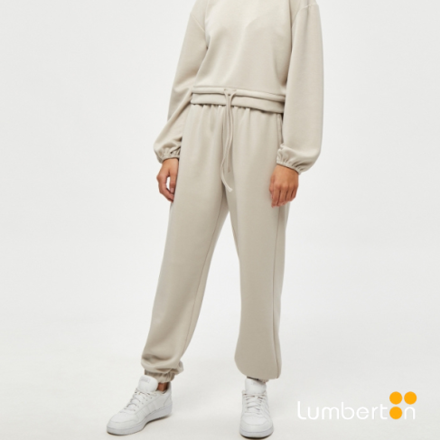 Pantalón tipo chandal... 2