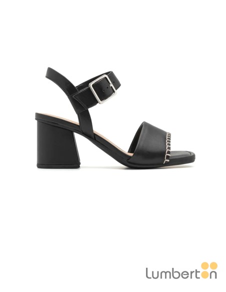 Sandalia negra tacón repunte pala hebilla SIARAN