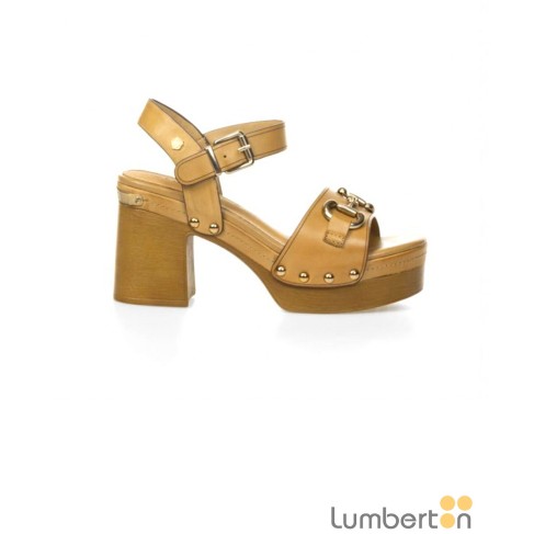 Sandalia camel plataforma...