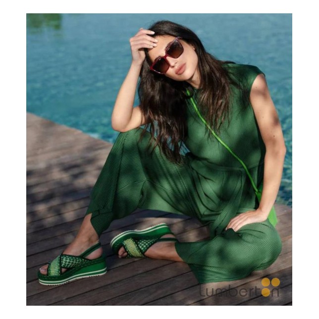 Sandalia trenzada verde cruzada con...