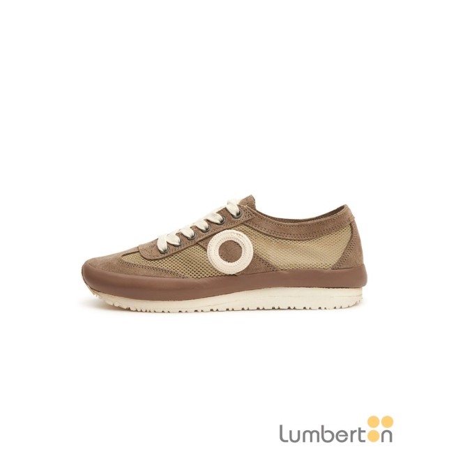 Zapatillas caladas con suela marrón... Zapatillas caladas con suela marrón...