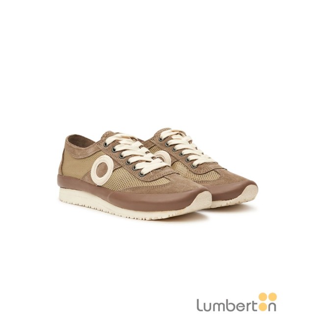 Zapatillas caladas con suela marrón... Zapatillas caladas con suela marrón...
