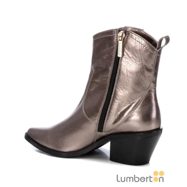 Botín tipo campero de piel plomo...