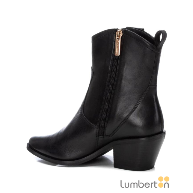 Botin tipo campero de piel Negra...