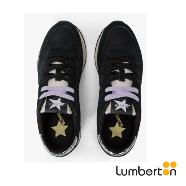 Deportivas negras con cordones... Deportivas negras con cordones...