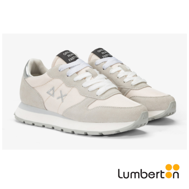 Deportiva Crema Y Gris Detalles Plata... Deportiva Crema Y Gris Detalles Plata...