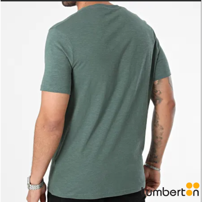 Camiseta básica con botones en cuello...